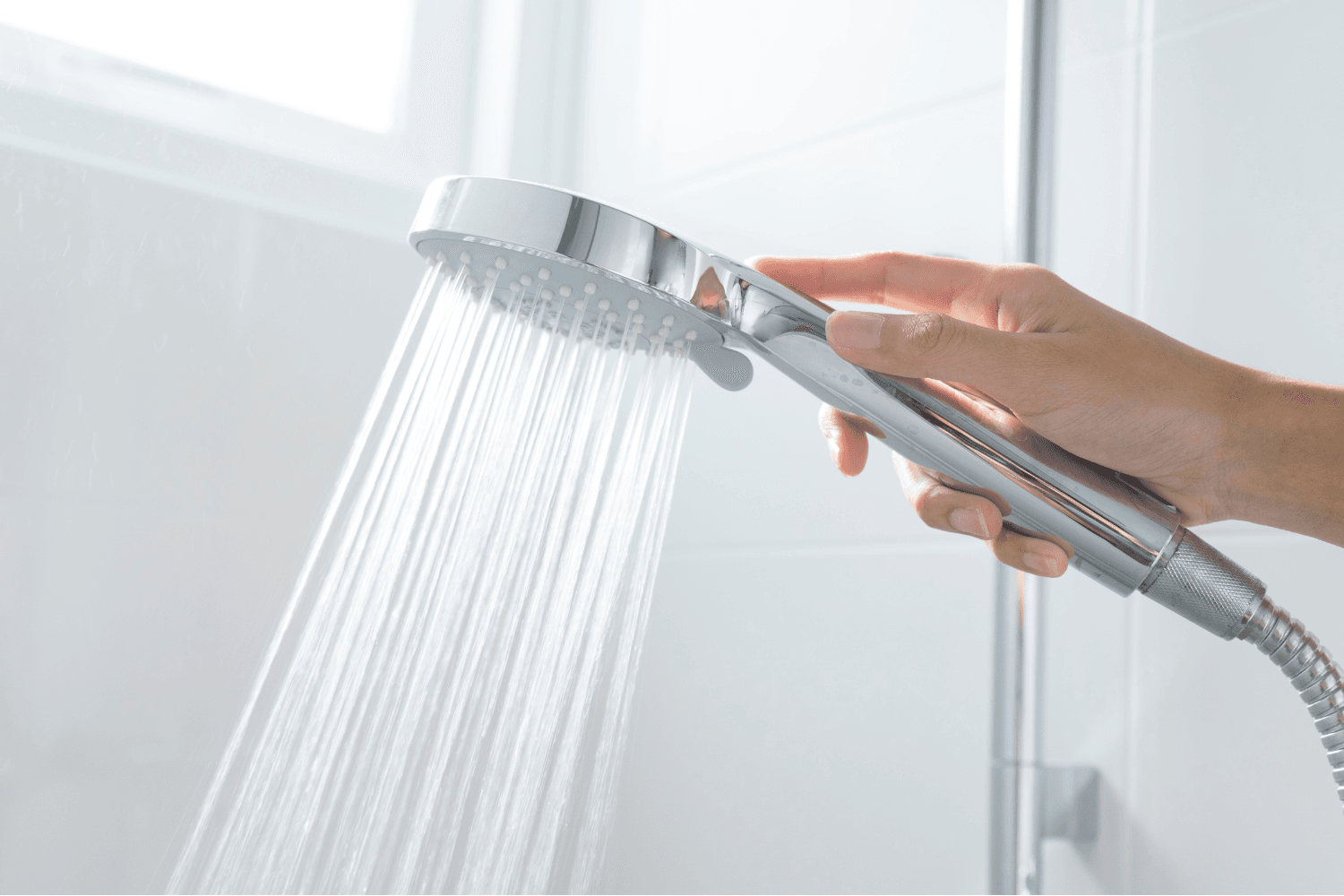 Showerhead releasing cold water