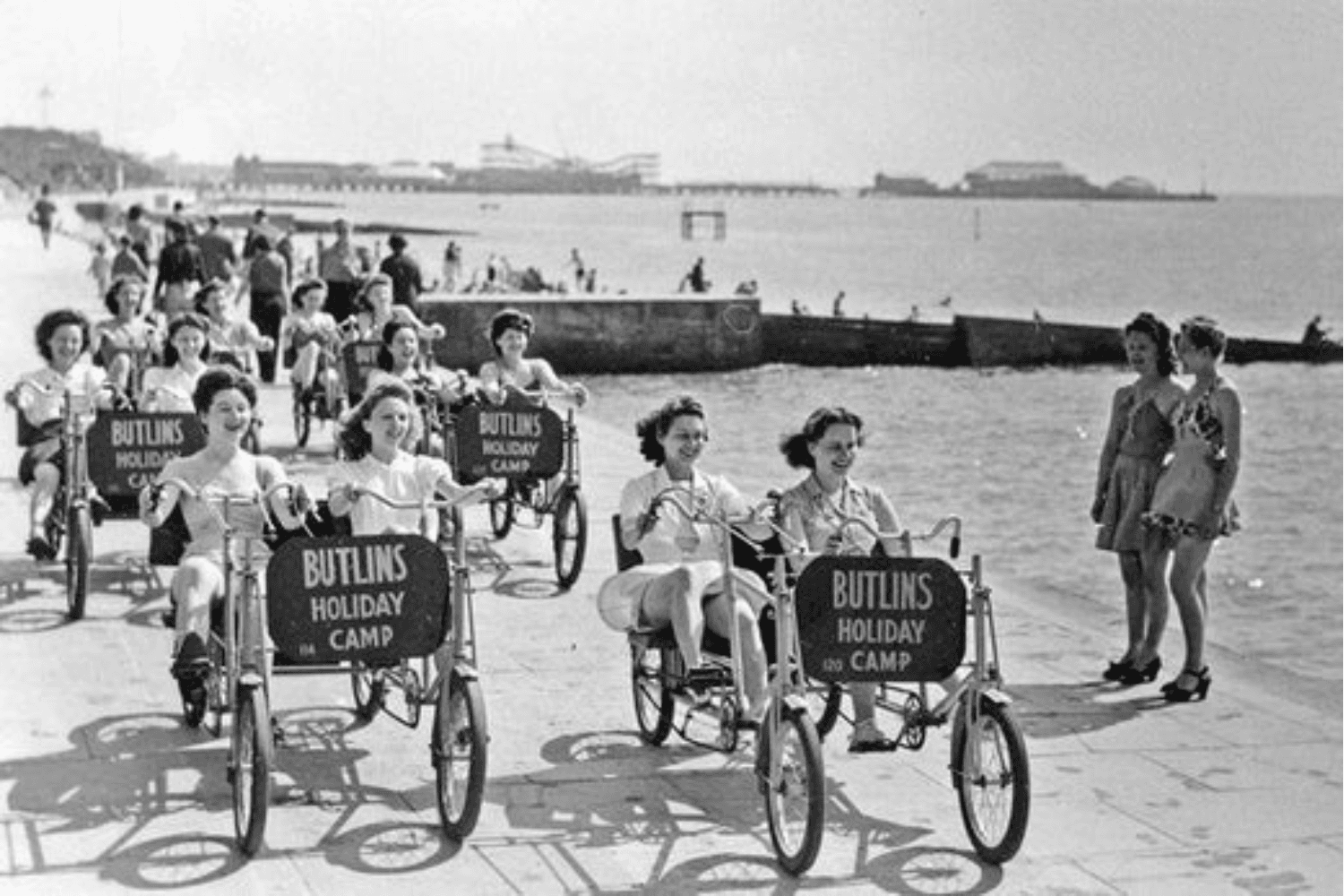 Nostalgia photo of people heading to 'butlins holiday camp'