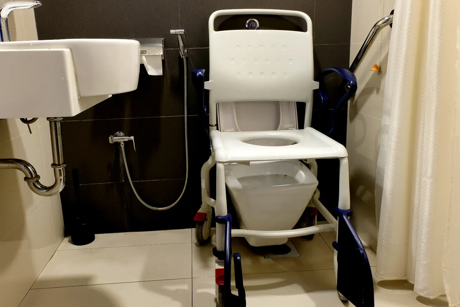 What is a Commode? | Oak Tree Mobility