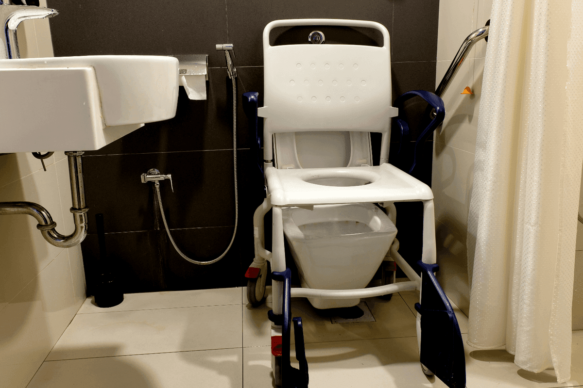 11 Essential Bathroom Aids for The Elderly | Oak Tree Mobility