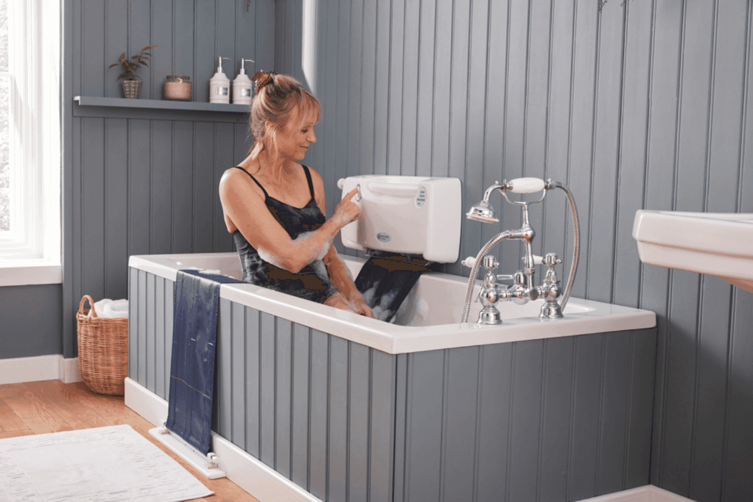 11 Essential Bathroom Aids for The Elderly | Oak Tree Mobility