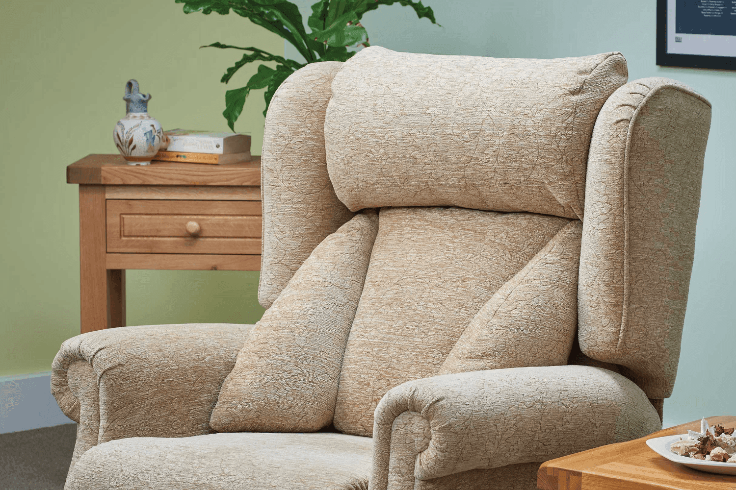 Rising Chair Tutorial How to correctly use a rise and recline chair | Oak Tree Mobility